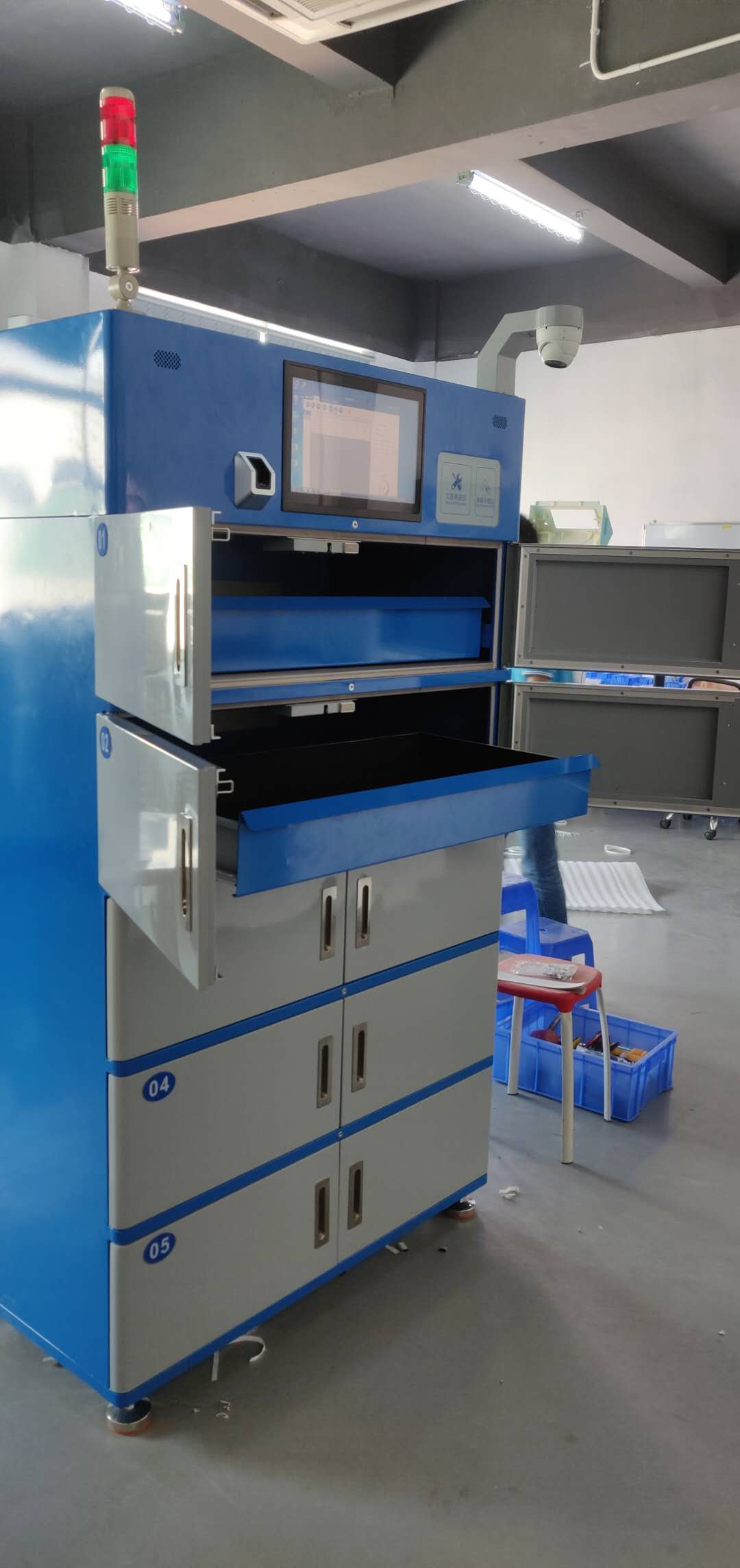 RFID智能工具管理柜图片