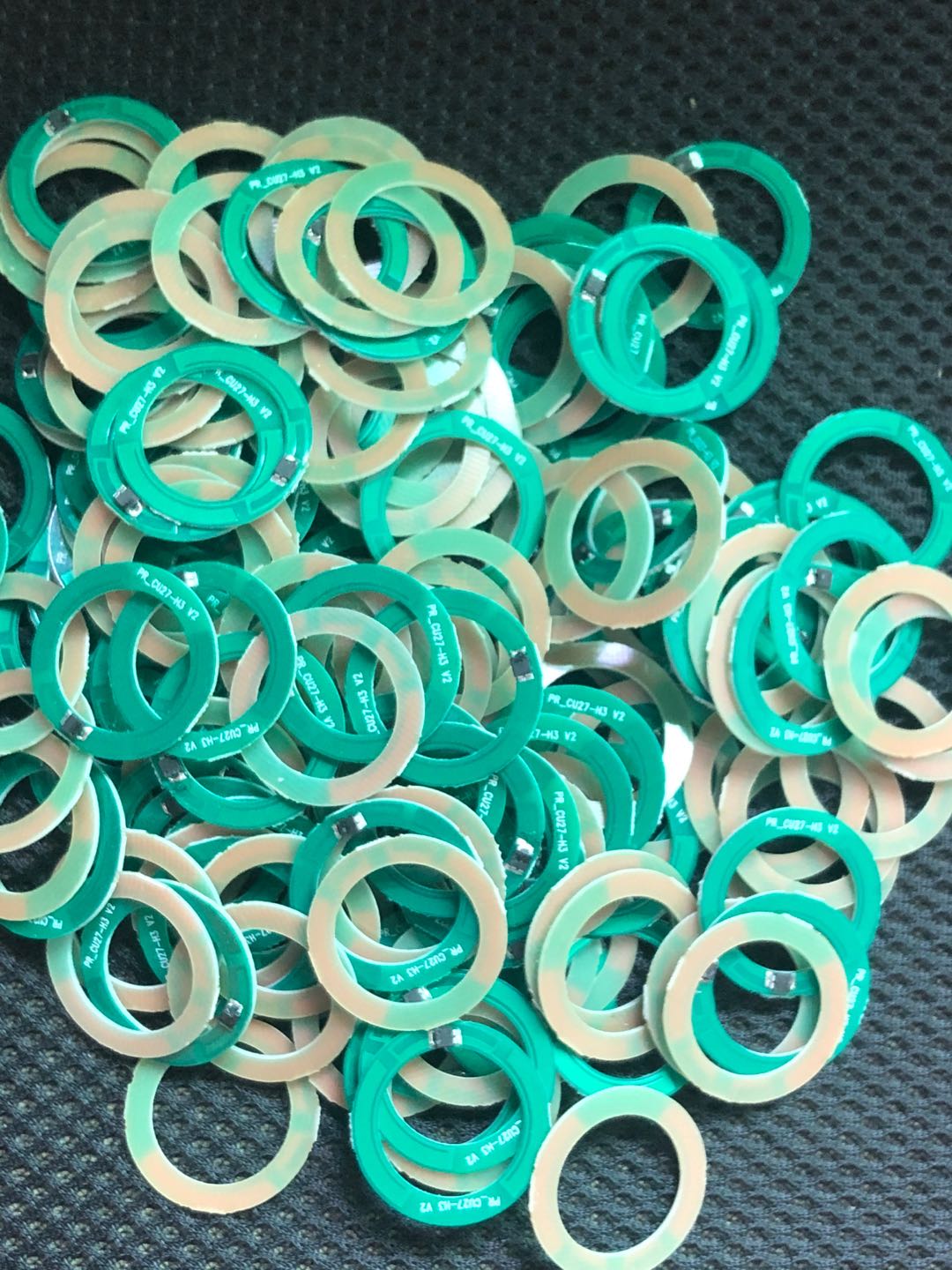 PCB超高频动物耳标图片