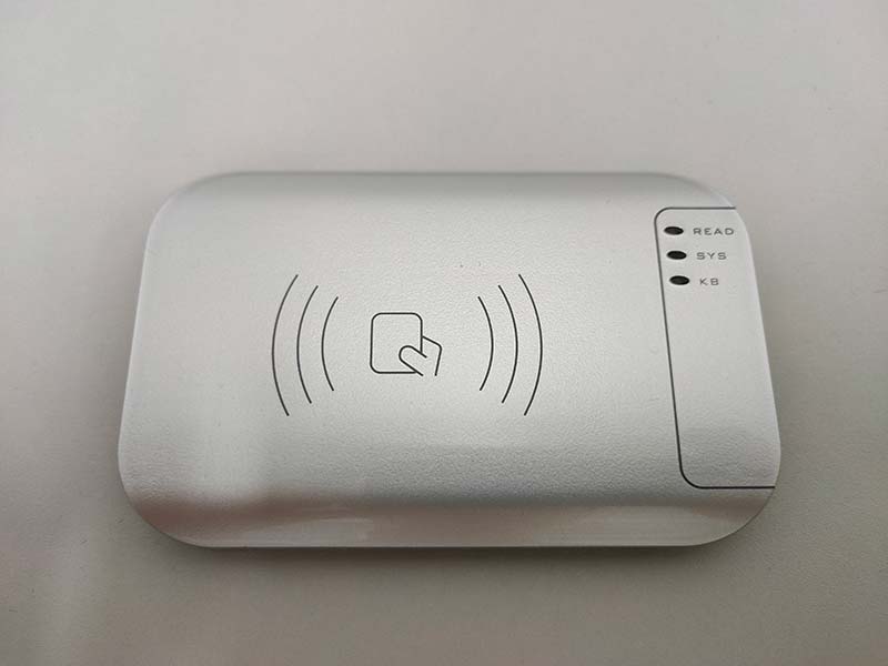 迅远高性能桌面式发卡器UHF RFID读写器F5001图片
