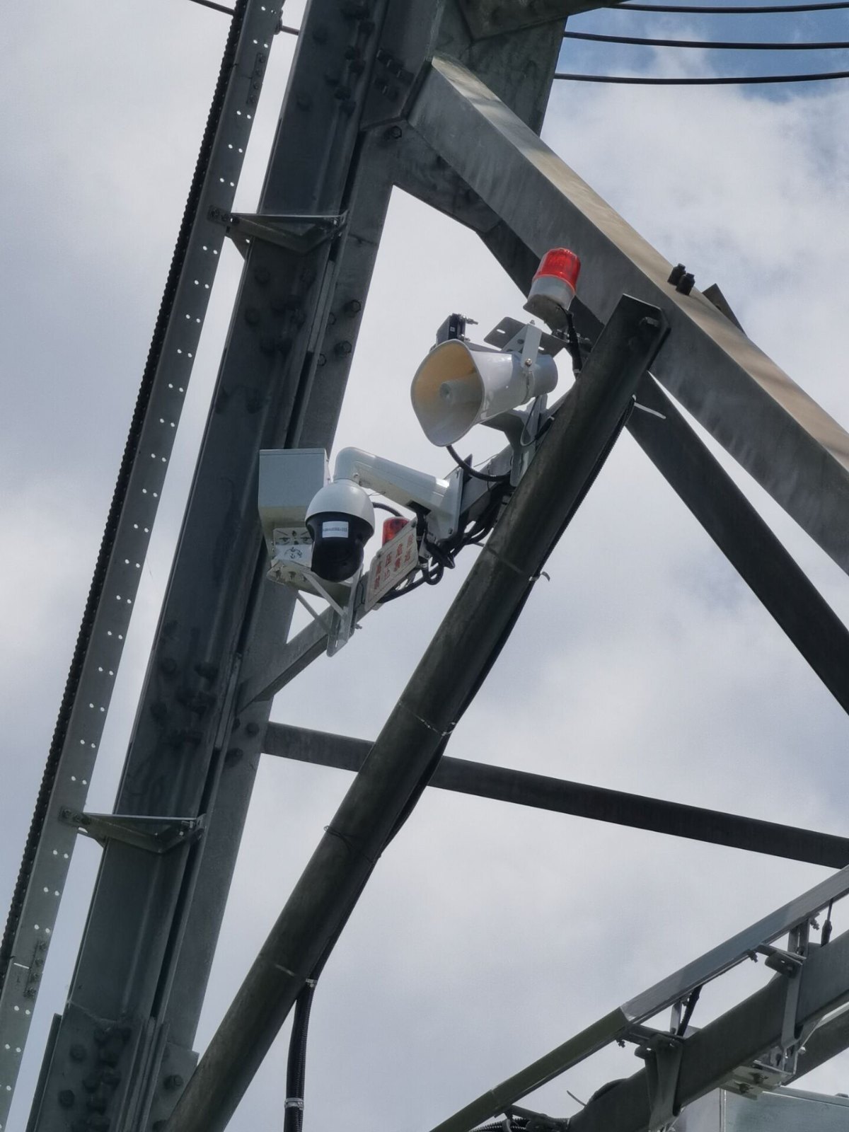 输电线路防外破智能巡视系统 输电线路防外力破坏系统电网防护方案图片