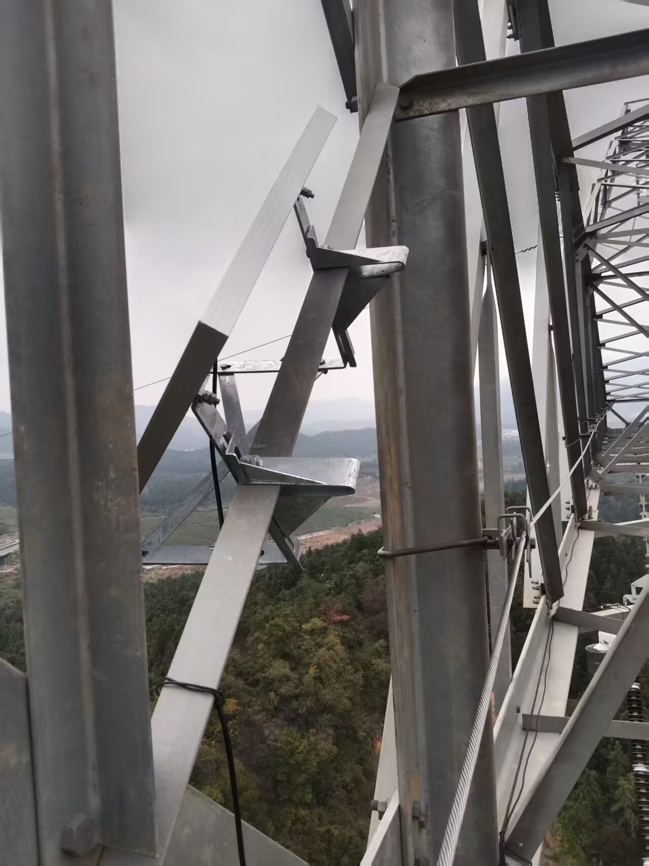 高压输电线路导线覆冰在线监测装置 输电线路覆冰灾害预警系统图片