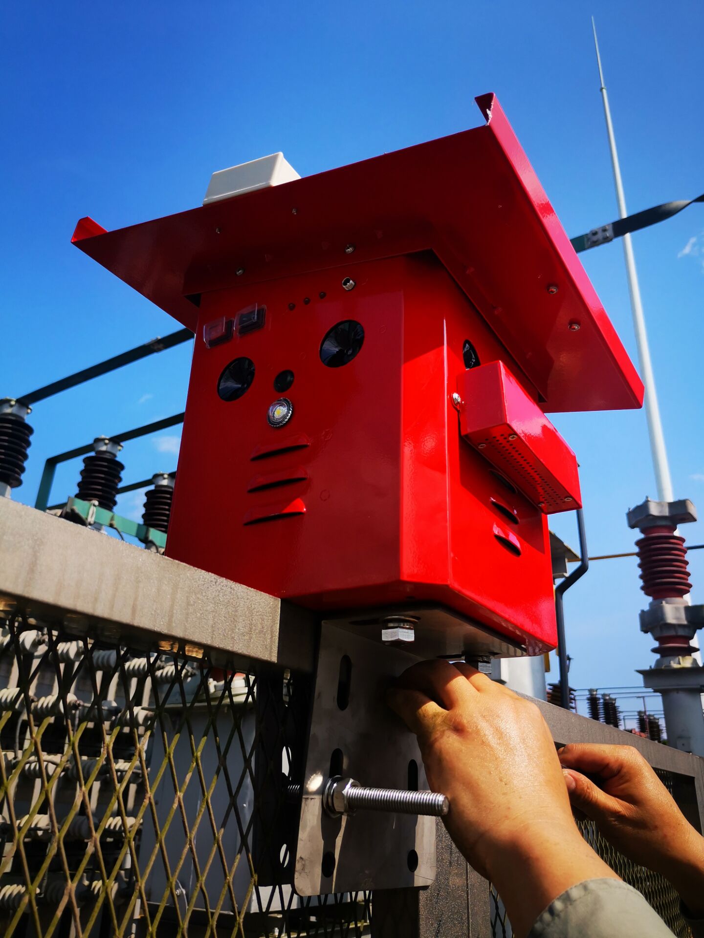 超声波驱鸟器 智能综合防鸟设备 多功能综合驱鸟器选型指南图片