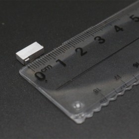 高性能小型金属资产管理超高频耐150度高温陶瓷嵌入式RFID抗金属标签—Proton图片