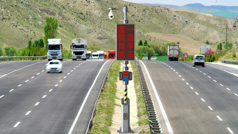 基于佰马智能网关的高速路异常警示预警柱应用方案图片