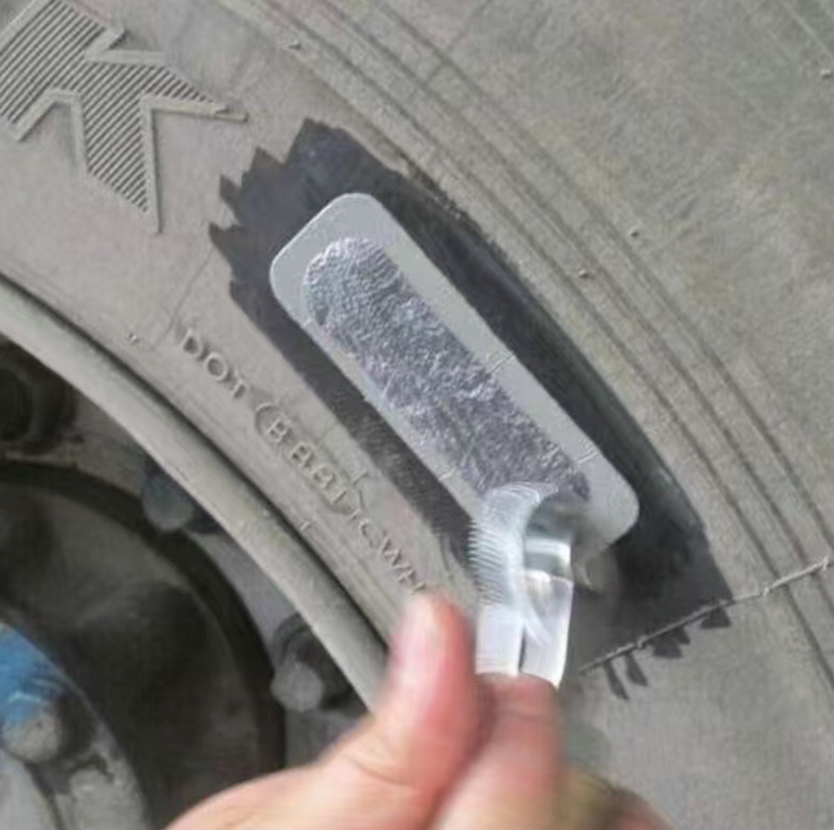 RFID超高频外贴轮胎汽车防伪硫化胎补电子标签 轮胎信息采集标签图片