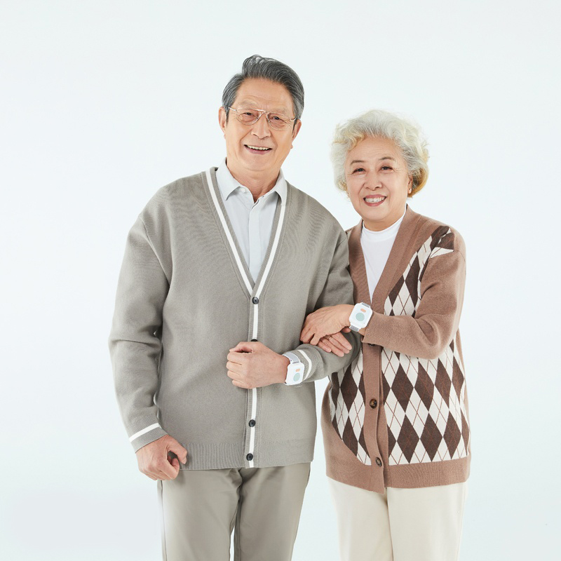 挂脖4G心率血压老人家用监测防水报警器一键SOS通话腕带智能手环图片