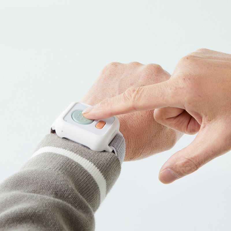 挂脖4G心率血压老人家用监测防水报警器一键SOS通话腕带智能手环图片