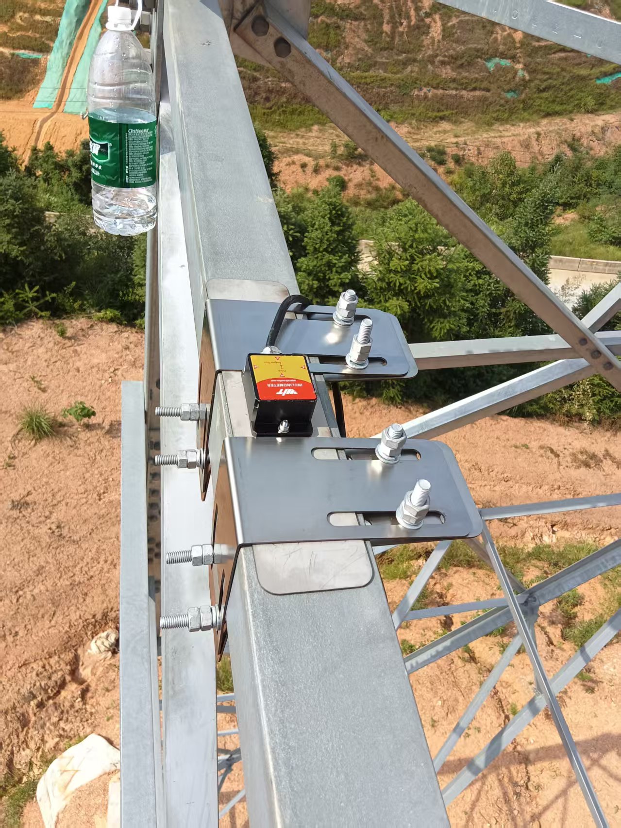 电力杆塔倾斜故障预警系统 杆塔倾斜状况监测预警装置图片