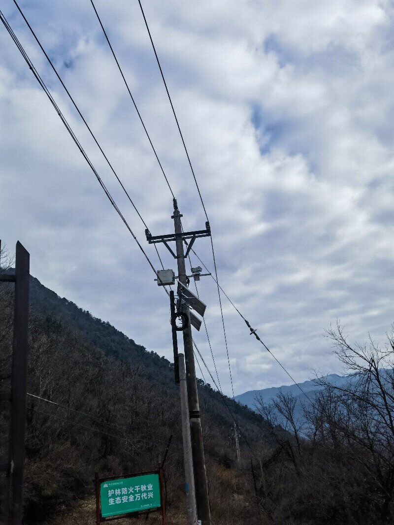 北斗标定山火预警热成像监控系统_输电线路防火智能监控设备图片