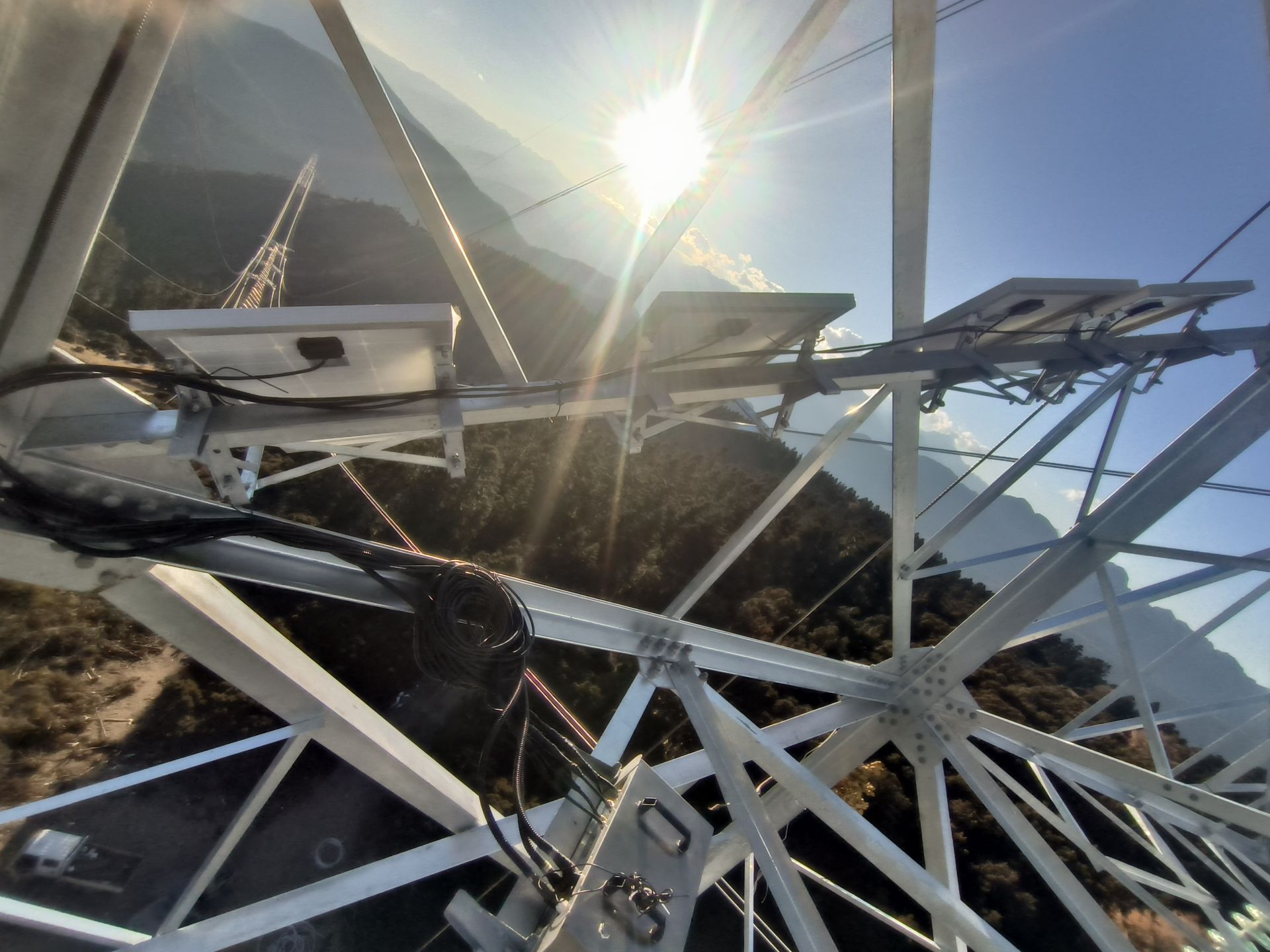 输电线路铁塔在线防火监测仪  电力AI防山火视频监控装置图片